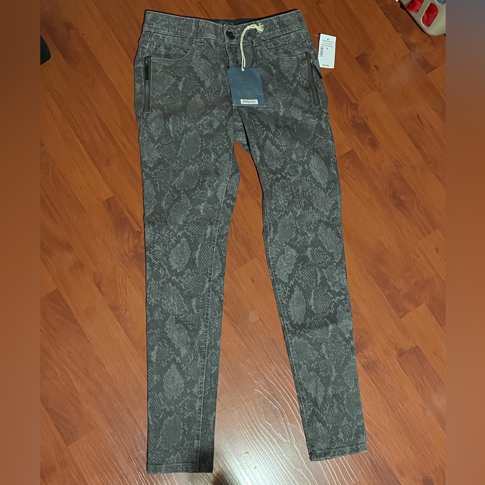 Democracy Jeans size 4 NWT
